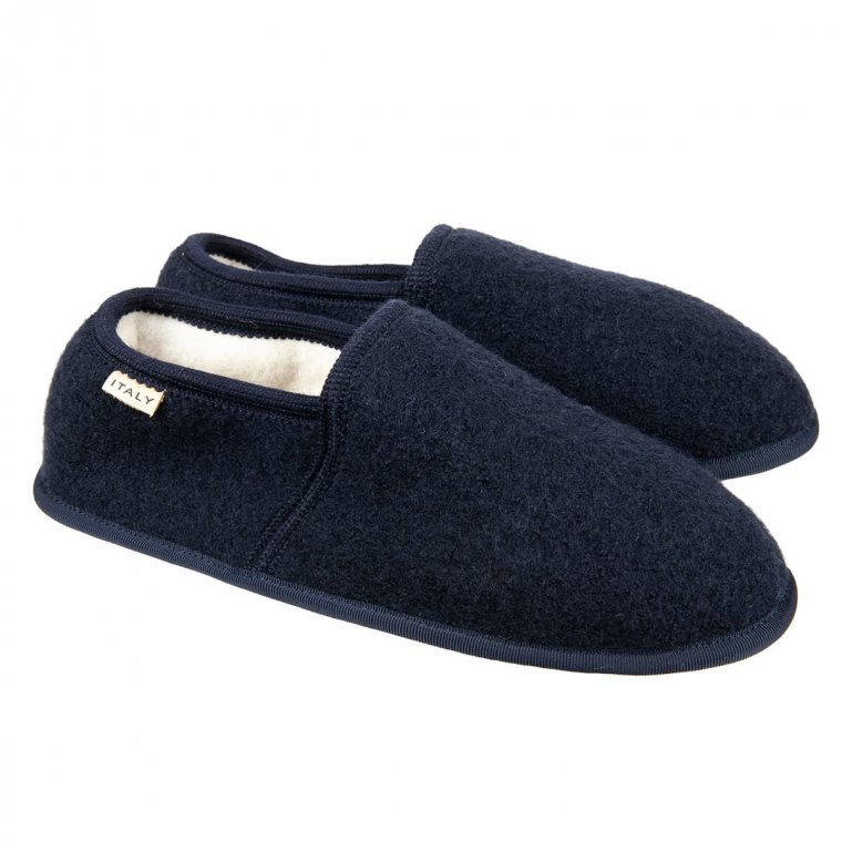 Slippers out of milled wool with soft lining
