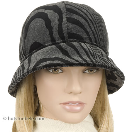 Trendy cloche with stripe look