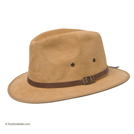 Adventurous hat made out of rough leather