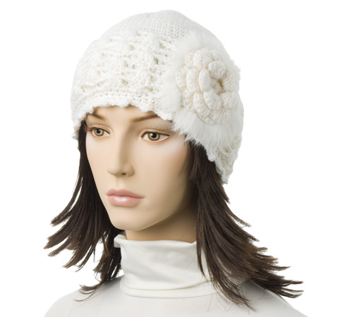 Damenstrickm�tze mit Pelzapplikation -  Modisch on...
