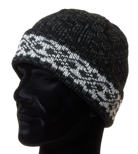 Formsch�ne Strickm�tze mit Umschlag im sportlichen Design