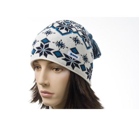 Attraktive Strickm�tze mit Bommel
