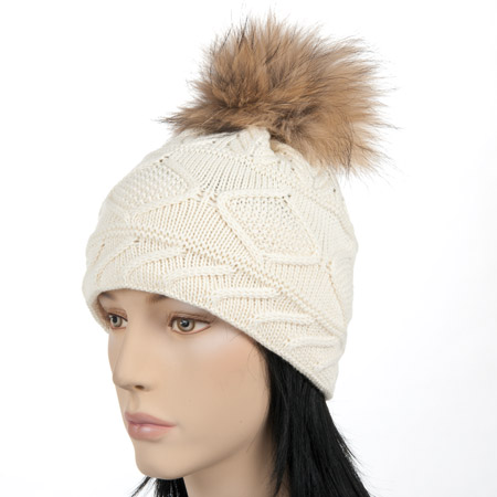 Bezaubernde Strickm�tze mit Pelzbommel