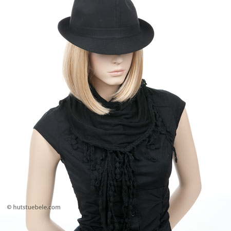 Triangular scarf with fringes for women