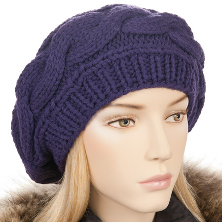 Basque cap with cable stitch