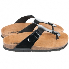 Damen Sandalen by Diamante mit verstellbaren Verschluss und Zehensteg - Eine bezaubernde Lackoptik pr�gt das Leder im Obermaterial der flotten Zehentrenner mit der elegante...