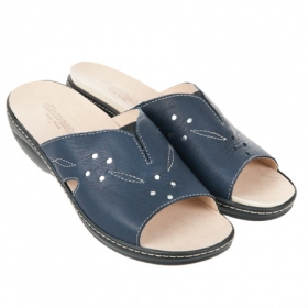 Sandalen f�r Damen in Echtleder mit herausnehmbarem Fussbett  - Verspielte Ziern�hte und luftige Lochungen machen aus den Pantoletten einen bequemen sommerlichen Da...