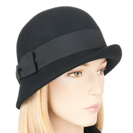 Lady's hat in Clocheform