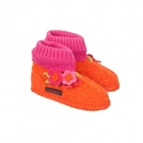 Hausschuhe f�r Kinder Heiden by Giesswein mit Blumenapplikation und Gummi Laufsohle - Kinder m�gen bunte Farben aber sie m�chten sich auch in den Schuhen wohlf�hlen. Beide Kriterien werd...
