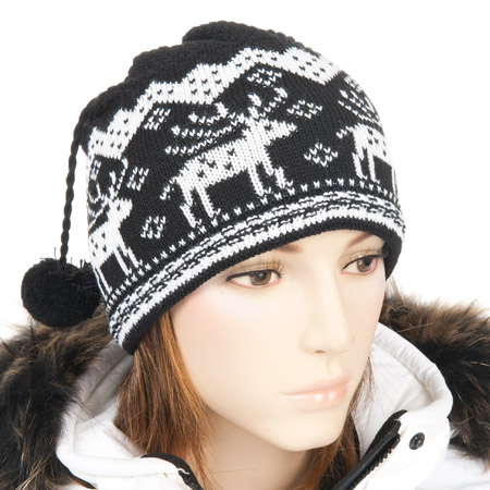 wool cap with deer design