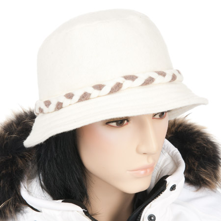 women�s hat in wool
