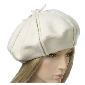 Beret with a very feminine touch - The elegant look for your outfit Fresh and attractive are the words that describe this beret for wom...