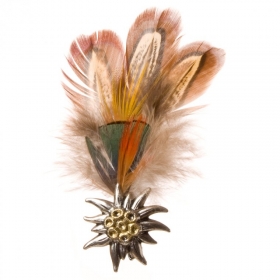 Bunter Federschmuck mit Edelweiss - Die warme und dennoch leuchtende Farbigkeit der verschiedenen Fasanenfedern und die kontrastierende ...