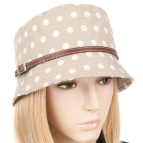 Cloche mit dezenter Garnitur - Mit diesem Hut ist SIE immer gut gekleidet. Er passt zu allen Freizeitoutfits, kann aber auch einen ...