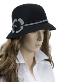 Cloche out of wool felt whit fancy application - 