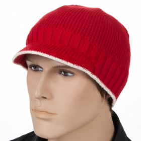 Fine knitted cap with shield - A fine and nice addition to your outfit The modern, small shield in front, combined with the many co...