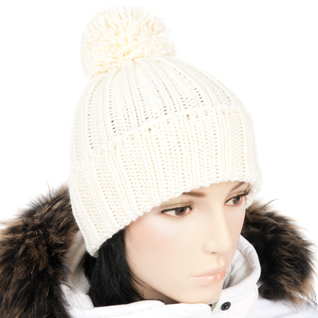 M�tze in Strick mit Bommel