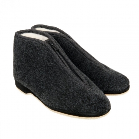 High slippers in pure wool with zip - These high slippers with zip fastener are especially appropriate for feet with high instep. The high...
