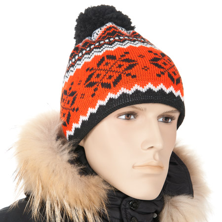 Attractive winter cap in feminine colours