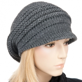 Lovely wool cap with small shield - 