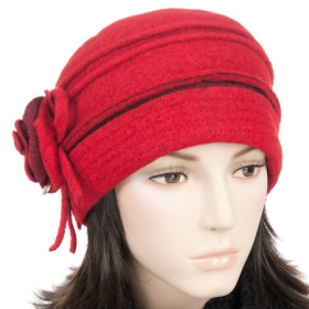 M�tze in Walk mit Applikation - Eine schicke Eleganz pr�gt Ihren Auftritt mit dieser trendigen Walkm�tze mit der blumigen Applikatio...