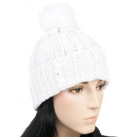 M�tze mit Fuchsbommel und Strass - F�r den flotten winterlichen Auftritt ist diese M�tze ein durchweg gelungenes und funktionales Model...