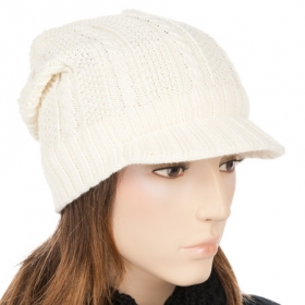 Modische Strickm�tze mit kleinem Schild - Die sportliche Strickm�tze mit dem kleinen Schild und dem abwechslungsreichen Strickmuster ist vor a...
