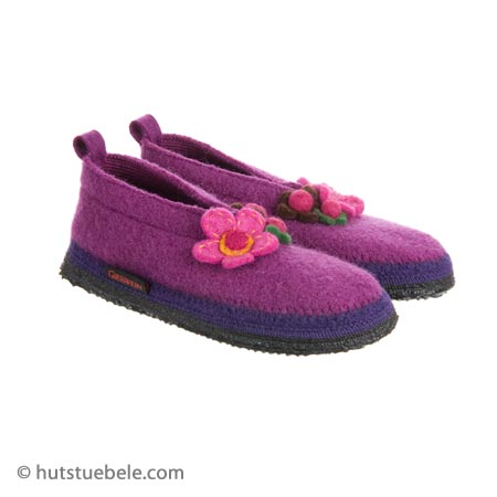 Pantoffel mit Applikation von Giesswein Modell Roth