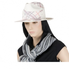 Straw hat with typical english pattern - 