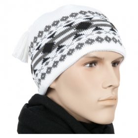 Strickm�tze mit Bommel - Sportlich und attraktiv mit einem leichten Touch Verspieltheit sichert diese Strickm�tze in der trad...