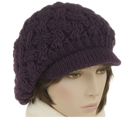 Trendy wool cap for women with small visor - 