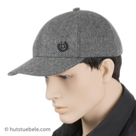 Unique shield cap with herringbone pattern for the winter by Bugatti - 