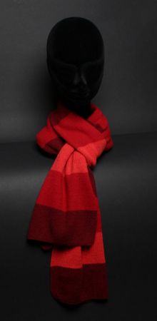 Modischer gestreifter Strickschal f�r Damen