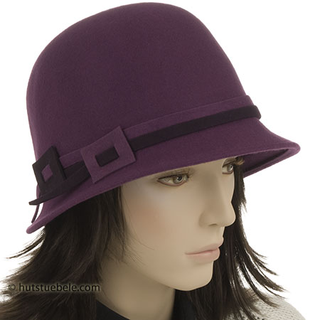 Fashionable lady's hat in wool felt cloche shape with two-coloured set