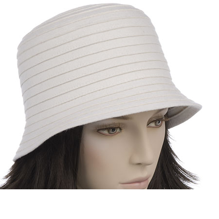 Chic cloche out of wool felt