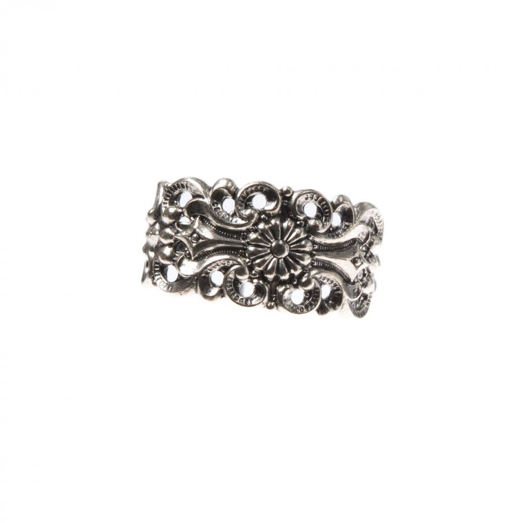 Beautiful ring for the foulard