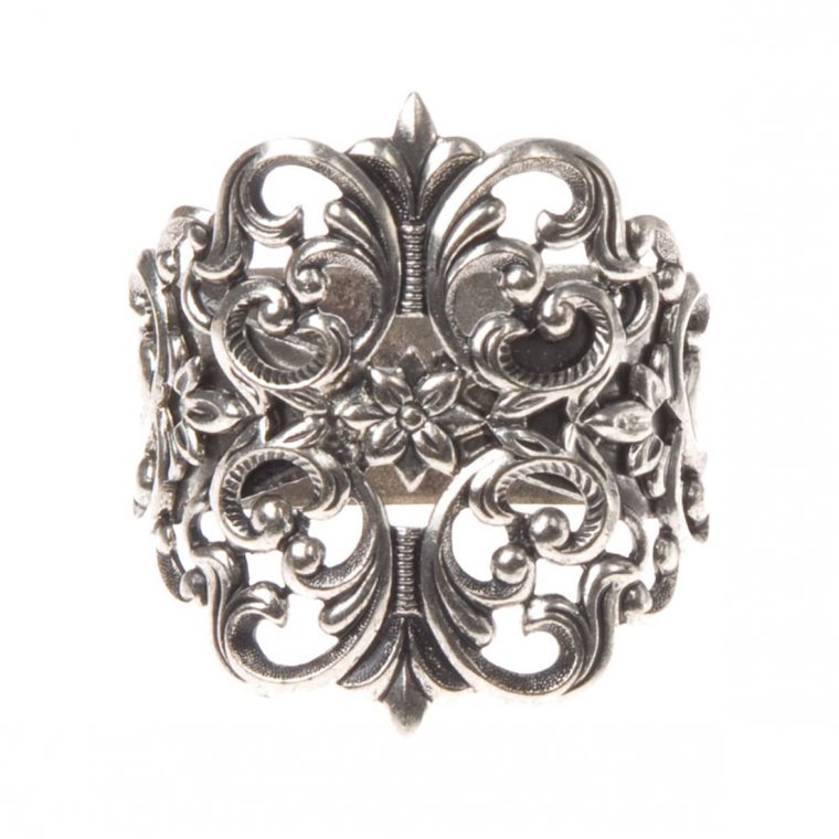 Marvellously-ornamented ring for the foulard
