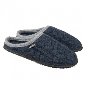 slippers with knitted cable pattern by Giesswein model Neudau - The traditional production of Giesswein offers an attractive slippers design in its new Neudau model...