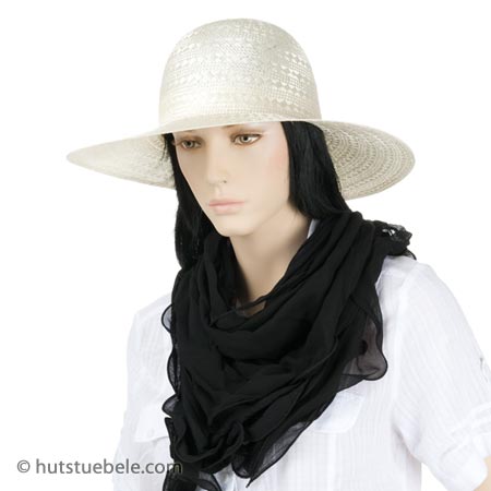 Charming straw hat with broad brim for woman