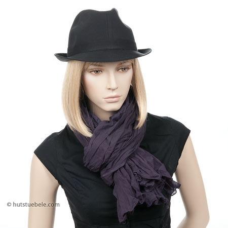 lightly unicoloured scarf