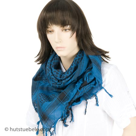 Cool scarf in trendy pattern with fringes