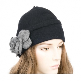 walk cap in pure wool with flowers application - 
