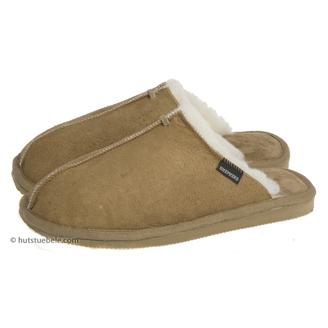 Slippers made of lambskin for men